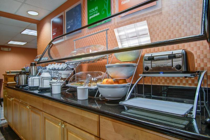 בית מלון כפרי Comfort Suites Northside Hospital Gwinnett