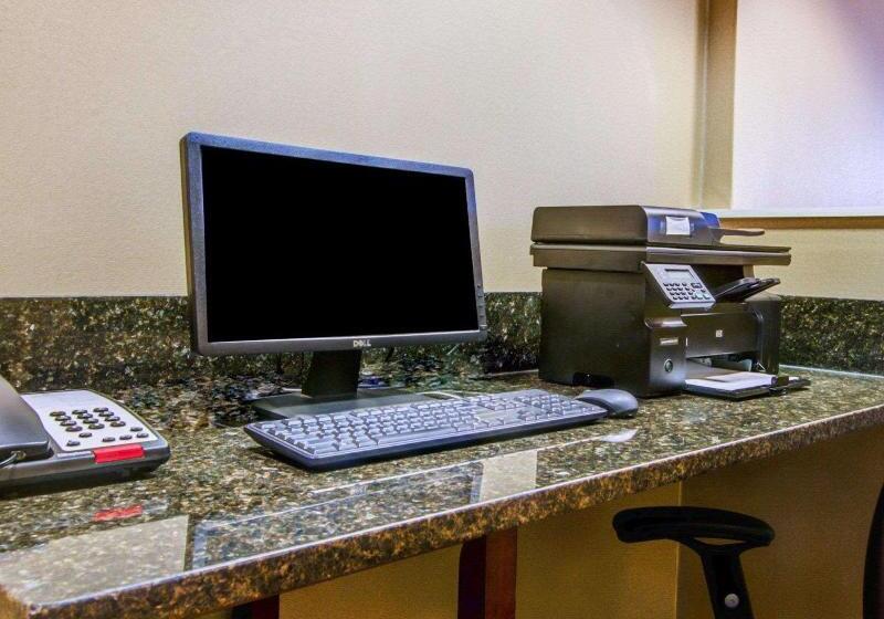 בית מלון כפרי Comfort Suites Northside Hospital Gwinnett