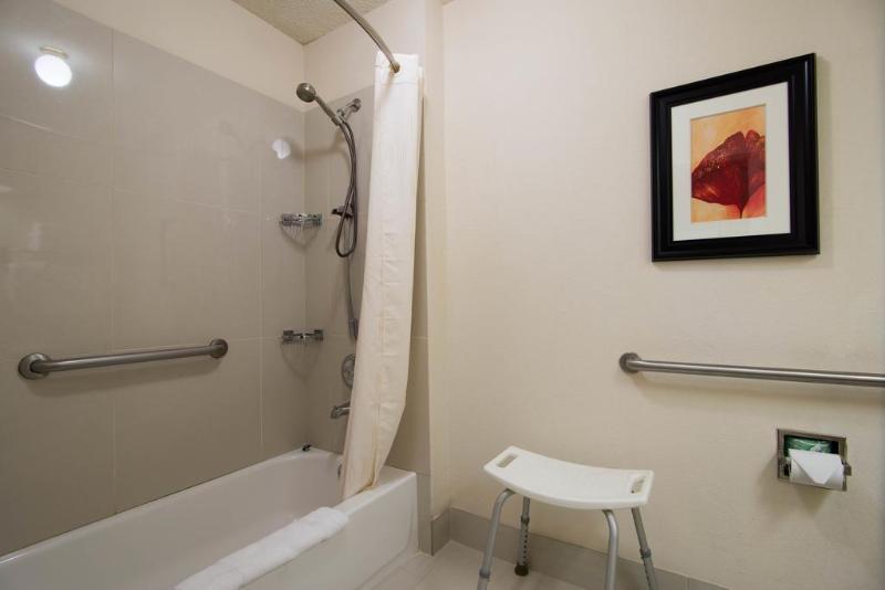 בית מלון כפרי Comfort Suites Northside Hospital Gwinnett