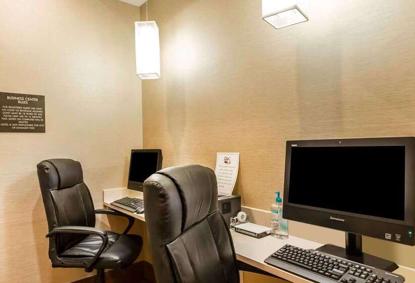 فندق Comfort Suites