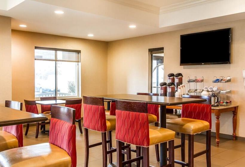 فندق Comfort Suites