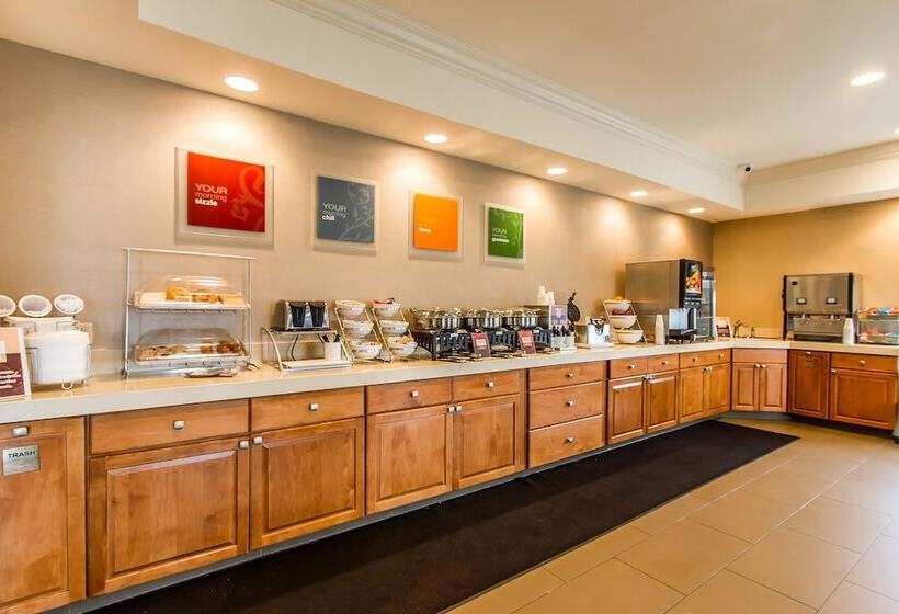 فندق Comfort Suites