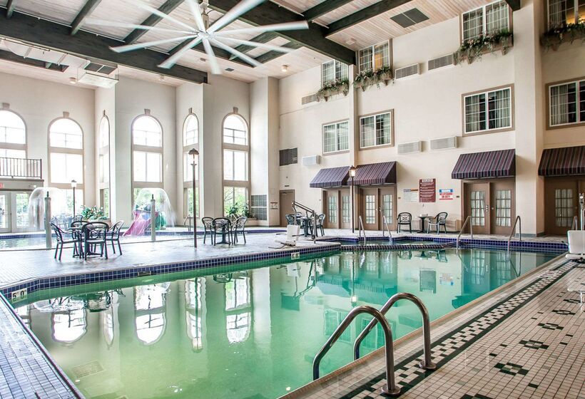 هتل Comfort Suites Milwaukee Airport