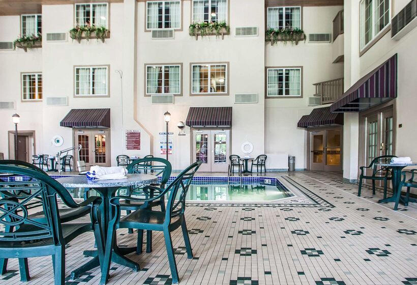 هتل Comfort Suites Milwaukee Airport