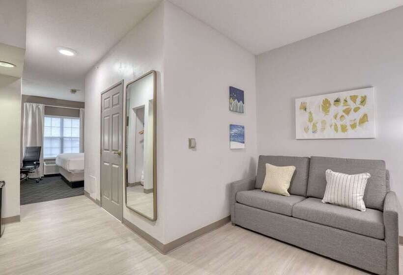 هتل Comfort Suites Milwaukee Airport