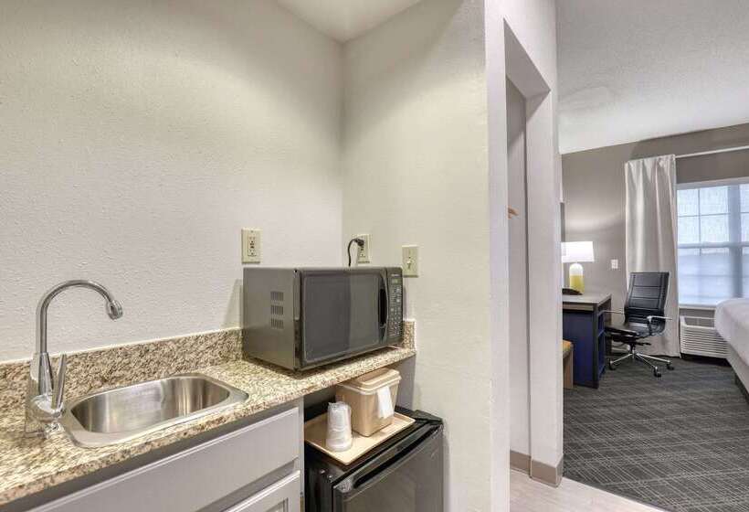هتل Comfort Suites Milwaukee Airport