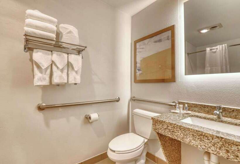 هتل Comfort Suites Milwaukee Airport