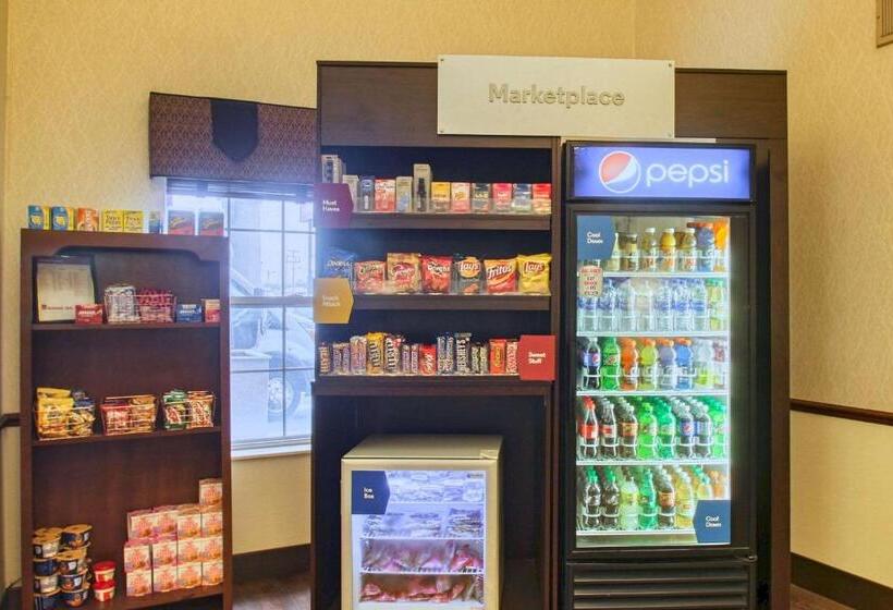 هتل Comfort Suites Milwaukee Airport