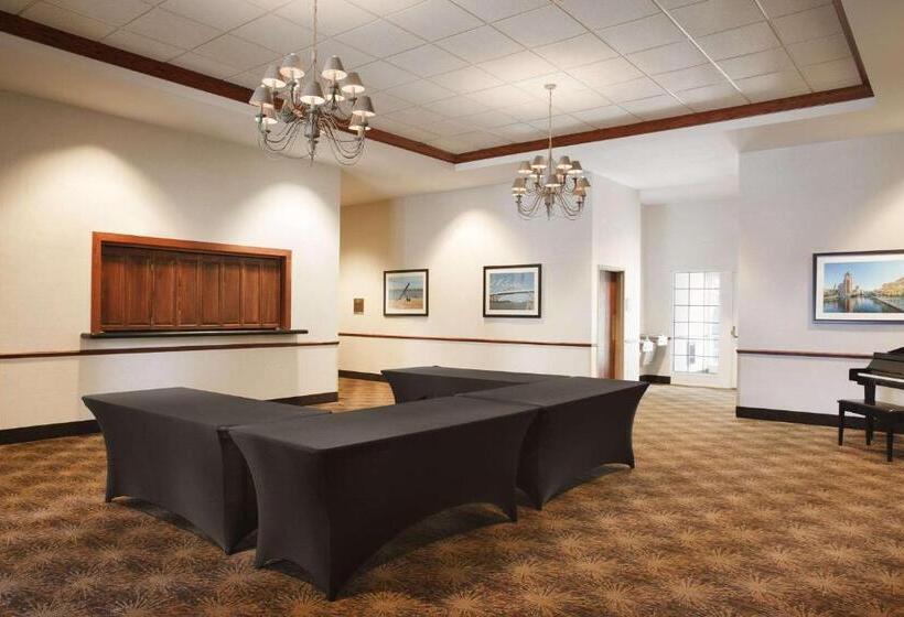 هتل Comfort Suites Milwaukee Airport