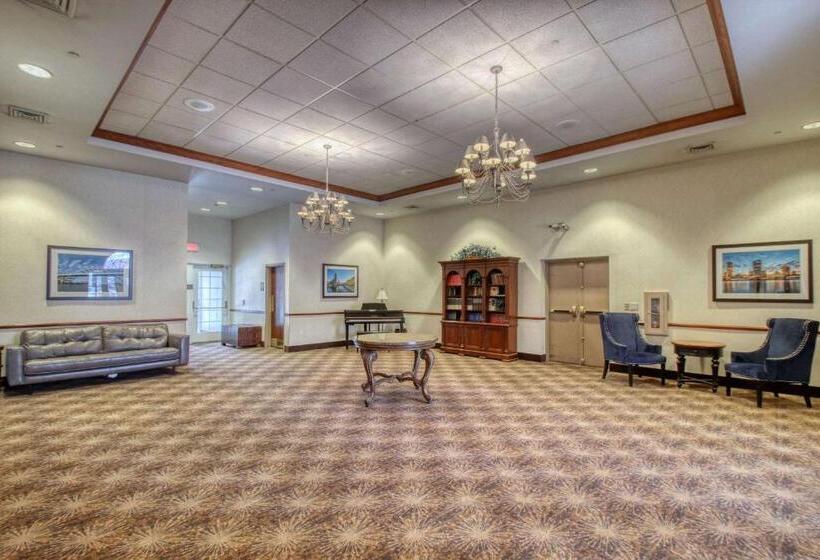 هتل Comfort Suites Milwaukee Airport