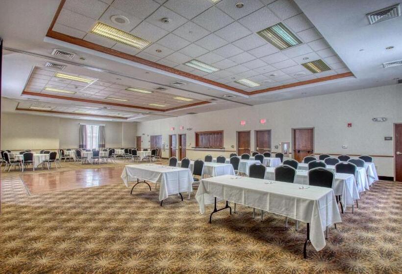 هتل Comfort Suites Milwaukee Airport