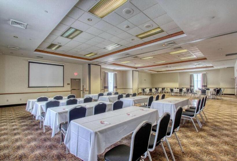 هتل Comfort Suites Milwaukee Airport