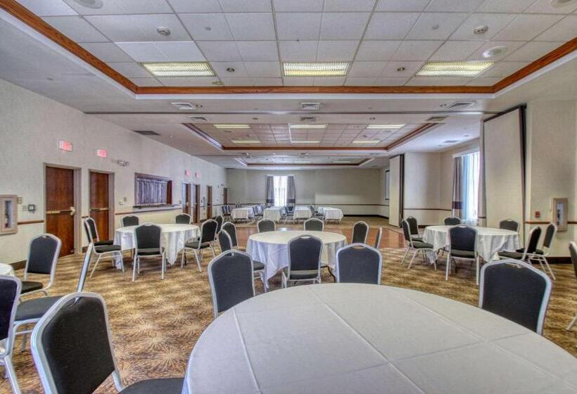 هتل Comfort Suites Milwaukee Airport