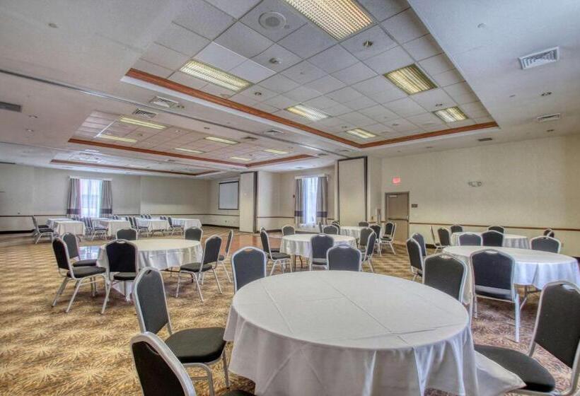 هتل Comfort Suites Milwaukee Airport