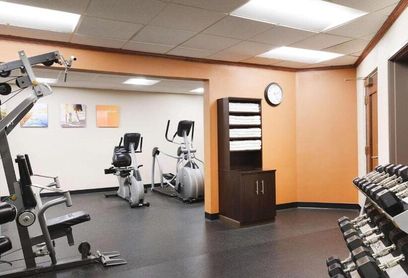 هتل Comfort Suites Milwaukee Airport