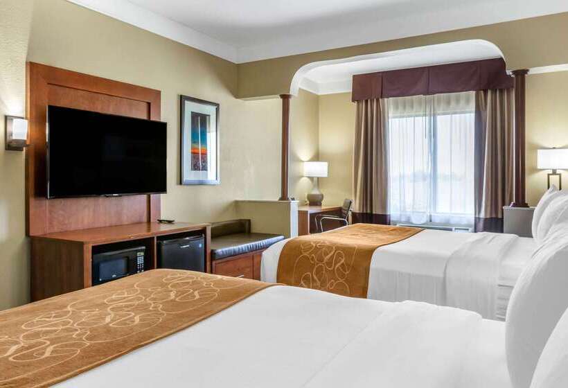 Отель Comfort Suites Plainview