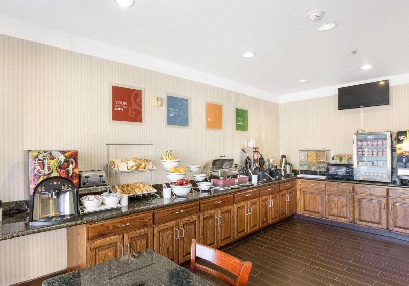 Отель Comfort Suites Plainview