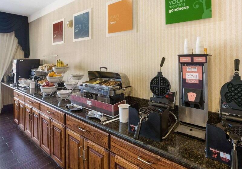 Отель Comfort Suites Plainview