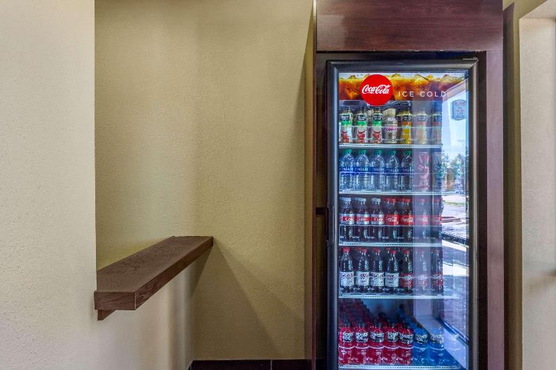 Отель Comfort Suites Plainview