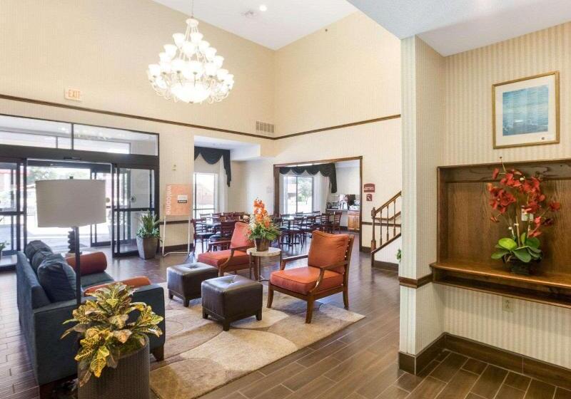 Отель Comfort Suites Plainview