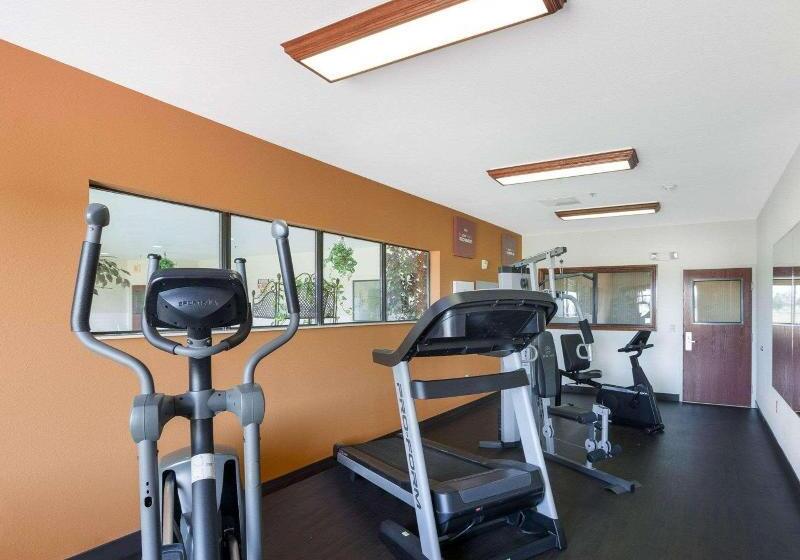 Отель Comfort Suites Plainview