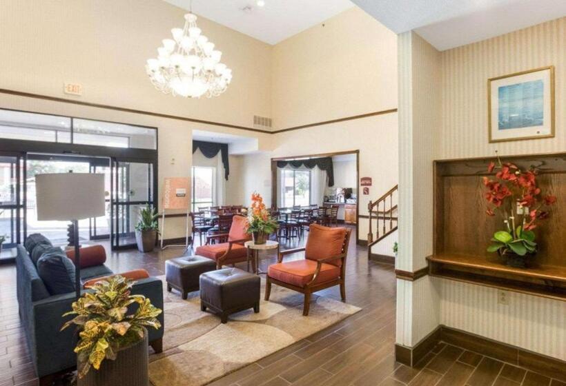 Отель Comfort Suites Plainview