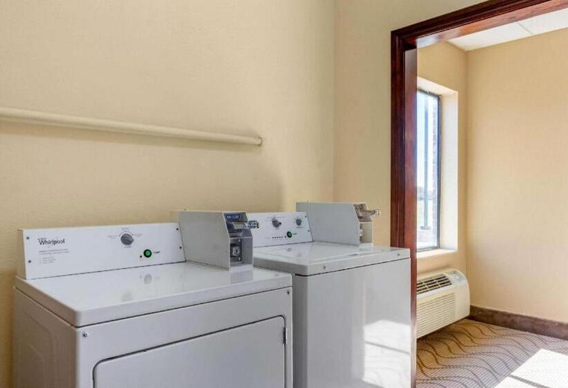 Отель Comfort Suites Plainview