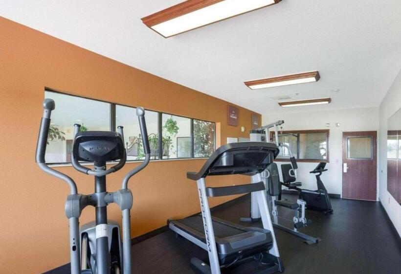 Отель Comfort Suites Plainview