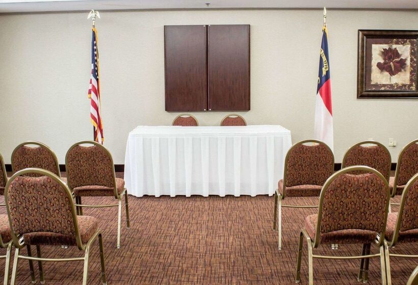 هتل Comfort Suites Regency Park