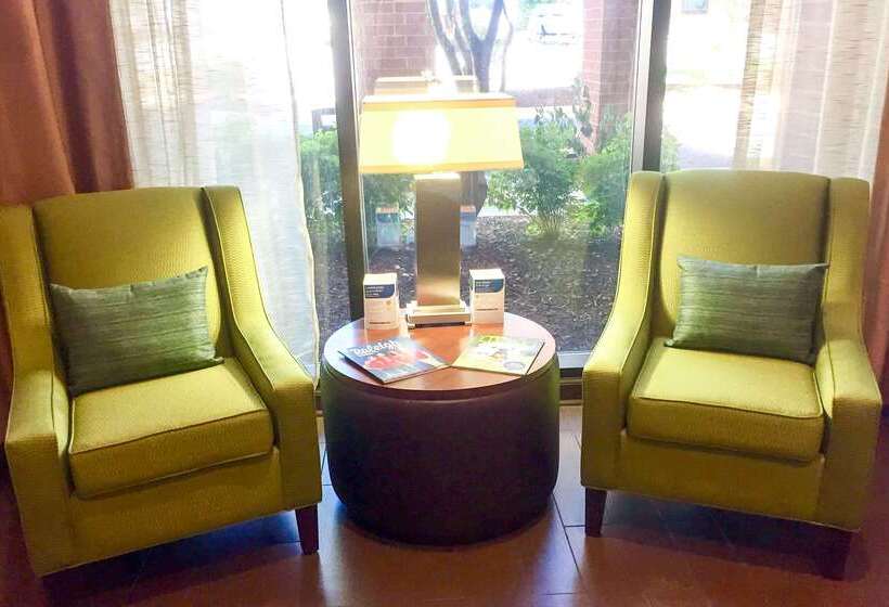 هتل Comfort Suites Regency Park