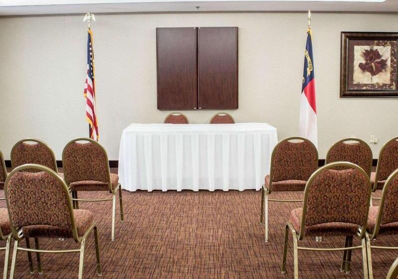 هتل Comfort Suites Regency Park