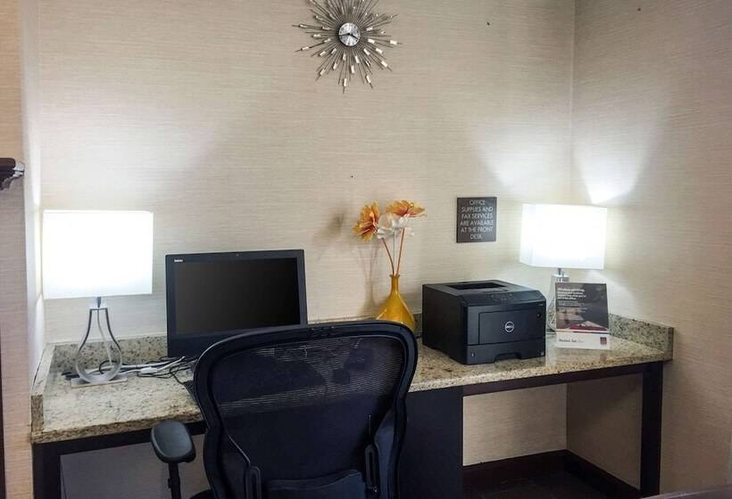 هتل Comfort Suites Regency Park