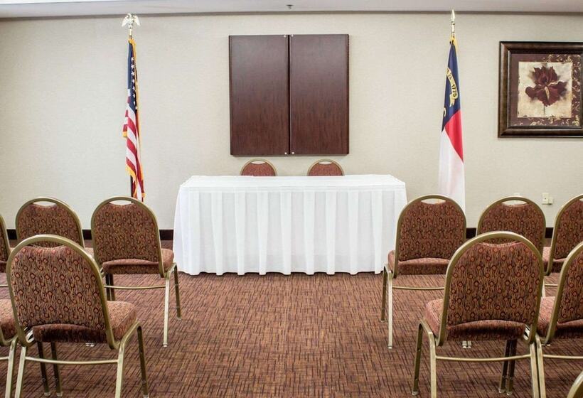 هتل Comfort Suites Regency Park