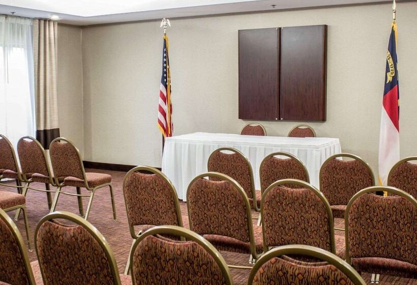 هتل Comfort Suites Regency Park