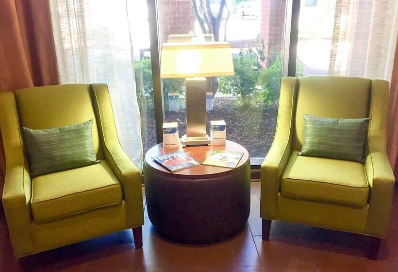 هتل Comfort Suites Regency Park