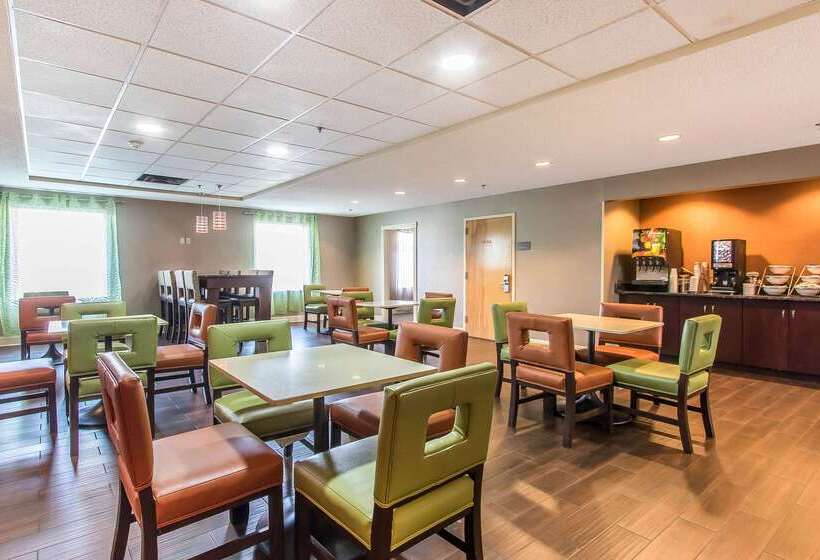 فندق Comfort Suites