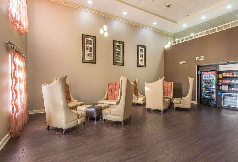 فندق Comfort Suites