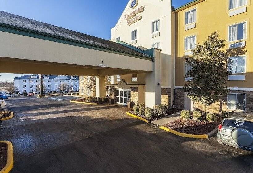 فندق Comfort Suites
