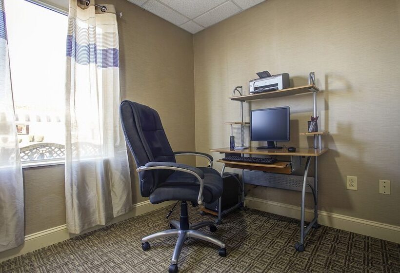 فندق Comfort Suites