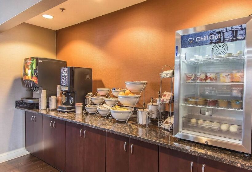 فندق Comfort Suites