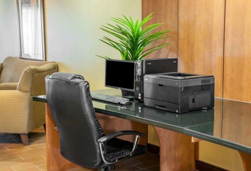 בית מלון כפרי Comfort Suites Southport