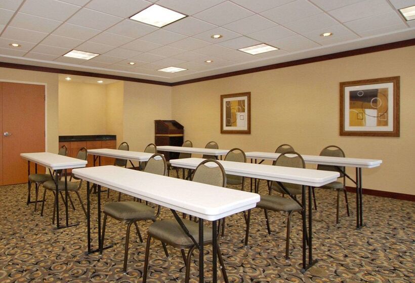 בית מלון כפרי Comfort Suites Southport