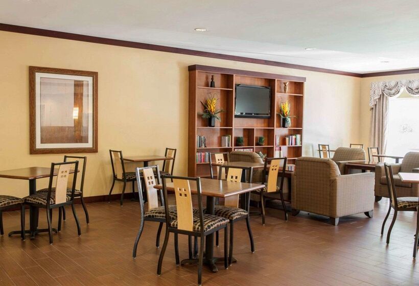 בית מלון כפרי Comfort Suites Southport