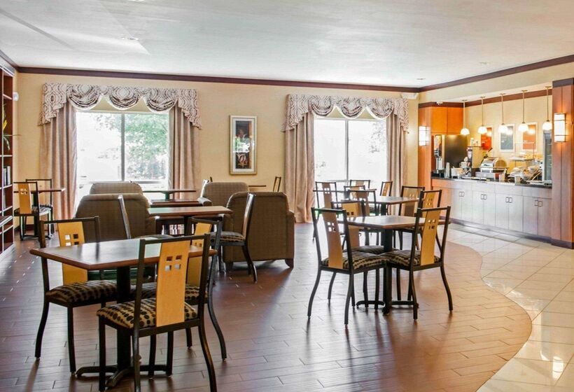 בית מלון כפרי Comfort Suites Southport