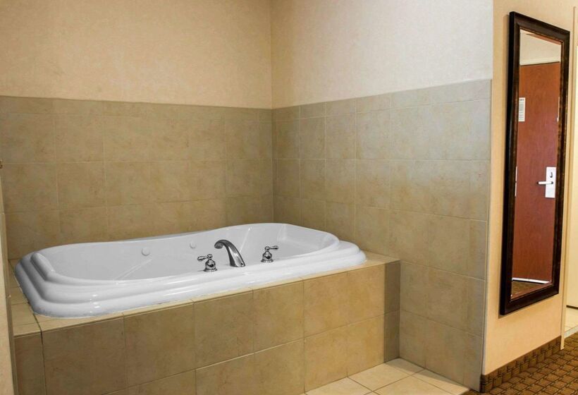 בית מלון כפרי Comfort Suites Southport