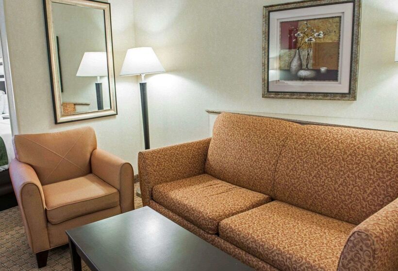 בית מלון כפרי Comfort Suites Southport