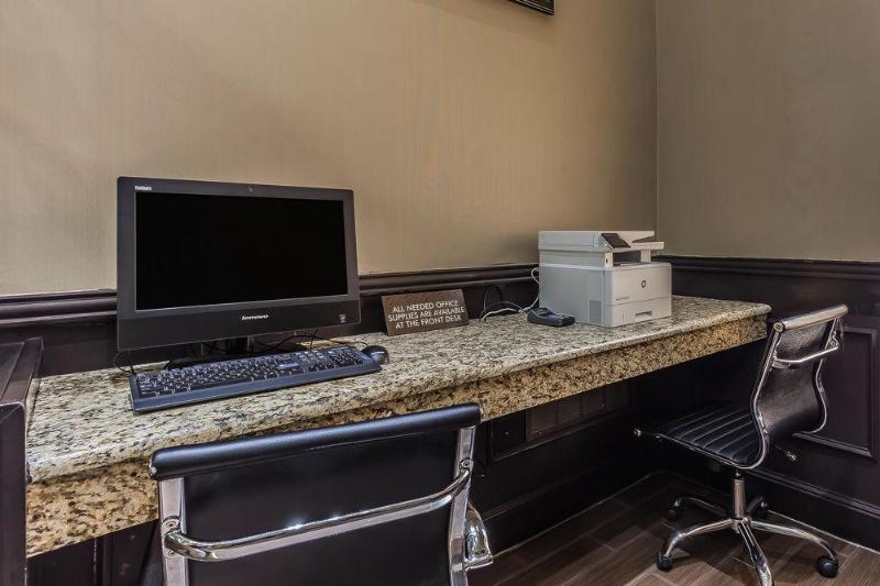 ホテル Comfort Suites The Colony  Plano West