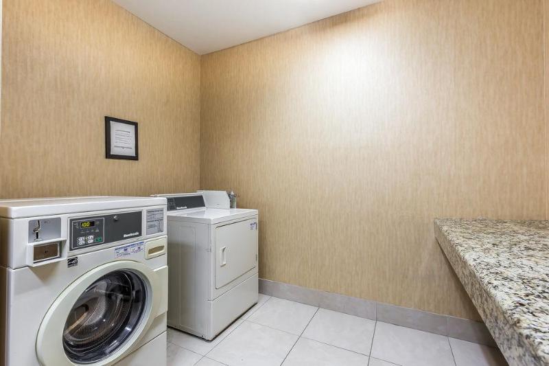 ホテル Comfort Suites The Colony  Plano West