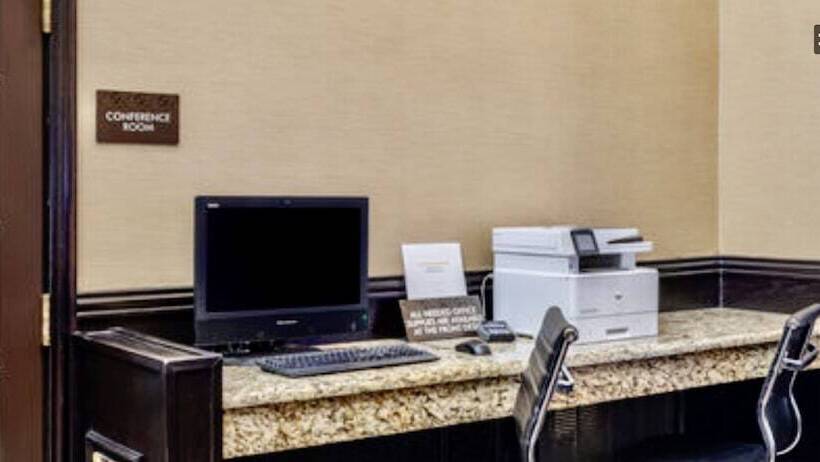 ホテル Comfort Suites The Colony  Plano West