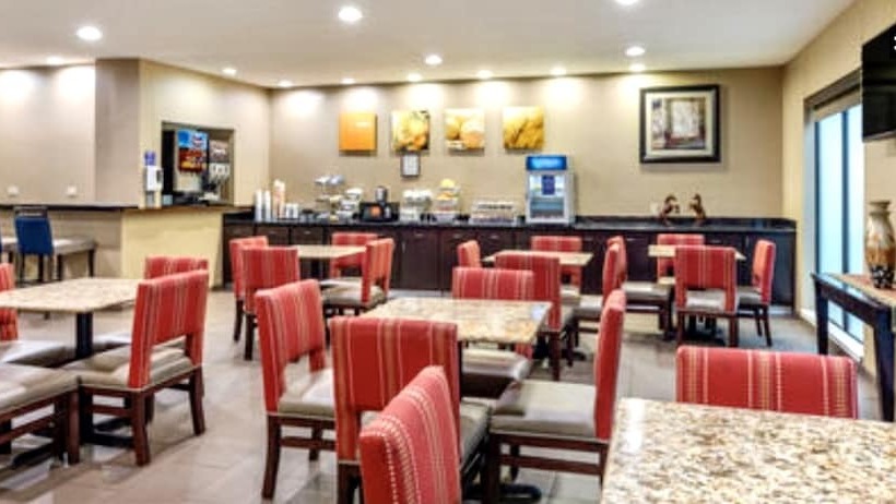 ホテル Comfort Suites The Colony  Plano West